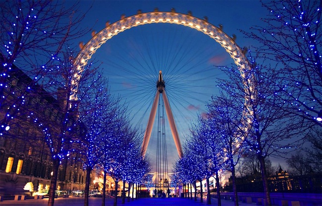 london eye at night light blue
