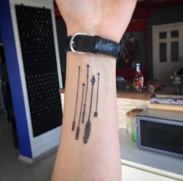 arrow-tattoo-wrist